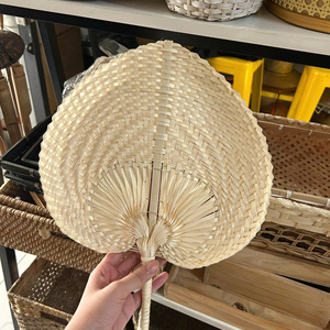 Abanico de Bambú 2026 con Diseño Pintado, Colores Naturales y Surtidos de Vietnam - Regalo Promocional - Product Image 1