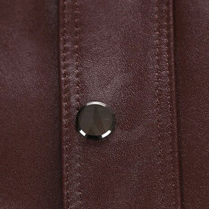 Chaleco de cuero para hombre, material de primera calidad, diseñado para atuendos casuales, looks elegantes y para usar en la temporada de invierno. - Product Image 6