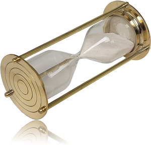 Sablier vintage doré avec cadre métallique décoratif et verre, idéal pour le bureau, la décoration intérieure et comme cadeau - Product Image 2
