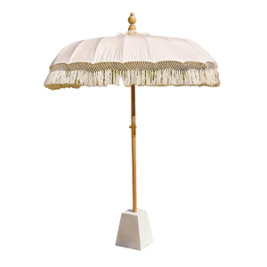 <span class=keywords><strong>Parasol</strong></span> <span class=keywords><strong>Balinais</strong></span> Sculpté en Bois Massif Monobloc avec Pompon en Macramé Fait Main pour Patio, Jardin et Décoration de Mariage - Product Image 6