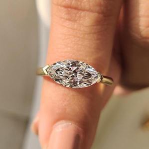 Bague Solitaire Marquise Oeil de Perle Est-Ouest Élégante avec Diamant de Laboratoire, Bande Polie, Bijou de Luxe pour Fiançailles, Anniversaire, Mariage - Product Image 3