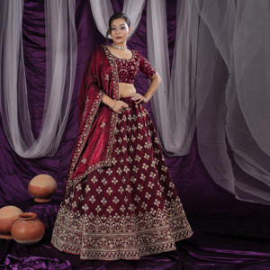 Lehenga Choli en filet Fendy |   Disposition de sequins denses Butti |   Bordure ornée brodée au fil |   Ensemble assorti de chemisier et de dupatta - Product Image 5