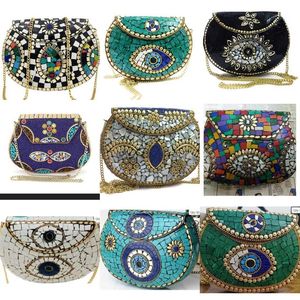 Bolso de Hombro Artesanal con Mosaico Kundan y Diseño Floral, Bolso Cruzado Hecho a Mano para Mujer, Elegante y Moderno - Product Image 6
