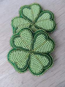 Broche Tulipe Rouge Faite à la Main avec Perles Scintillantes et Broderie de Perles de Verre, Élégante Épingle Florale pour Mariage et Tenues de Cérémonie - Product Image 3