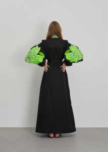 Vestido Largo Bohemio de Algodón Negro para Mujer con Bordado Verde Neón, Manga Globo, Cuello en V, Cintura con Lazo y Borlas - Product Image 3