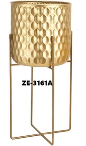 Jarrón de Metal con Acabado Texturizado Premium para Flores, para Interiores de Casas de Lujo, Jarrón de Metal para Aniversario, Jarrón para Flores de Zahid Exports - Product Image 4