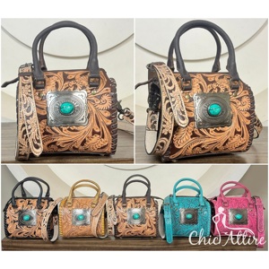 Nuevo Bolso de Viaje de Cuero Vacuno Genuino Hecho a Mano por Diseñadores, Elegante Bolso Bandolera con Conchos Turquesa, Perfecto para Viajar - Product Image 1
