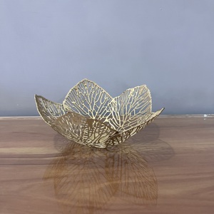 Cuenco decorativo con forma de hoja dorada, bandeja de metal para frutas, elegante centro de mesa, decoración para el hogar - Product Image 2