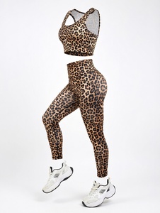 Ensemble de yoga sans couture haute performance pour femmes, 3 pièces, vêtements de sport et de fitness, fabriqué par Hanger Impex - Product Image 6