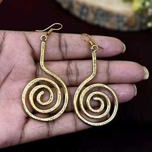 Boucles d'oreilles en laiton non toxiques, matériau sûr, finition lisse, prix d'usine en gros, artisanat métallique - Product Image 2