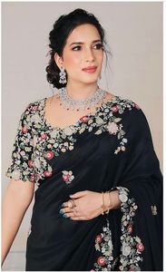 Sari Tradicional Gujarati de Georgette de NiMa Creations, Negro con Bordado Floral en el Borde, Corte Regular para Mujer, Ideal para Bodas, Fiestas y Graduaciones - Product Image 5