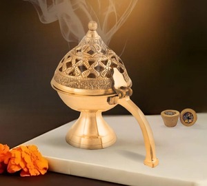 Quemador de Incienso Religioso de Latón, Tradicional, Ecológico, Decorativo, para una Vida Centrada en la Paz, Apoyo para Rituales de Incienso y Meditación - Product Image 1