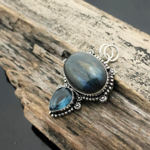 Colgante de Labradorita y Piedra Preciosa Azul con Baño de Plata – Colgante Hecho a Mano - Product Image 1