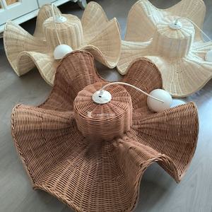 Lámpara Colgante de Mimbre en Forma de Ola, Lámpara Colgante de Mimbre Tejida a Mano para Decoración del Hogar Estilo Boho, Fabricante de Vietnam - Product Image 1