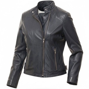 Chaqueta de cuero elegante para mujer, atuendo moderno y a la moda diseñado para una personalidad segura de sí misma y un look urbano audaz para el día a día. - Product Image 1