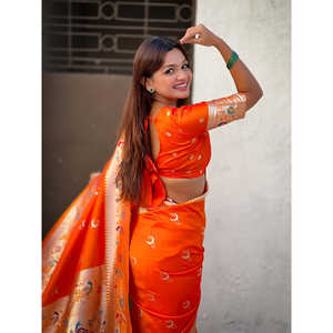 Sari en soie Paithani Chandrakor orange, tissé avec des fils Zari Banarasi, élégant foulard et châle ethnique - Product Image 3