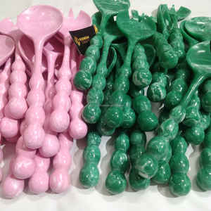 2025 nueva llegada herramientas de ensalada de poliresina hechas a mano verde bebé Color Rosa servidores de resina seguros para alimentos para fiesta en casa - Product Image 1