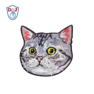 Parches Bordados Termoadhesivos Personalizados de Gato Azul Ruso para Prendas - Product Image 2