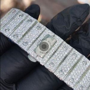 นาฬิกาข้อมือเพชรหรูสำหรับผู้ชาย Splendid Gift Jewelry ขนาด 28 มม. ประดับโมอิสซาไนต์ สีเงิน กลไก ETA แบบอนาล็อก ควอตซ์ คริสตัลแซฟไฟร์ กันน้ำ 10 เมตร - Product Image 2