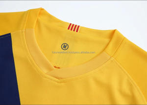 Meilleure vente d'uniformes de football 100% polyester sublimés de haute qualité à séchage rapide respirant avec un nouveau design d'uniformes de football personnalisés - Product Image 3