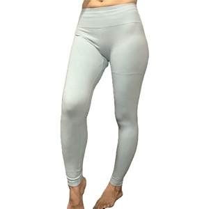 Leggings Deportivos de Cintura Media para Mujer, Tejidos de Alta Calidad, Diseño Sin Costuras, Resistentes a Desgarros y con Opciones Personalizables - Product Image 3