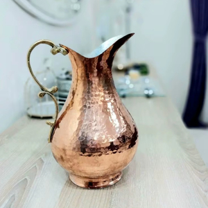 Ensemble de carafes en cuivre pour une expérience culinaire sensorielle, ensemble de service d'eau en métal avec verres, vaisselle de cuisine durable et réutilisable - Product Image 1