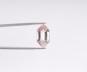 Diamant de laboratoire de 5,27 carats, diamant brun champagne hexagonal allongé, diamant créé en laboratoire, diamant de couleur fantaisie pour bijoux - Product Image 2