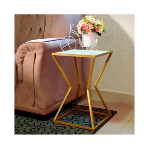 Table d'appoint contemporaine en métal avec plateau en verre trempé, nouveau design, table d'appoint élégante, table de chevet, décoration pour salon et chambre à coucher - Product Image 1