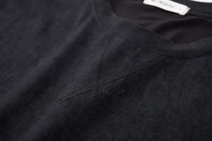 Camiseta negra para hombre, diseño liso, manga corta, algodón transpirable, logotipo personalizado, ropa casual, suministro al por mayor, ajuste veraniego - Product Image 3