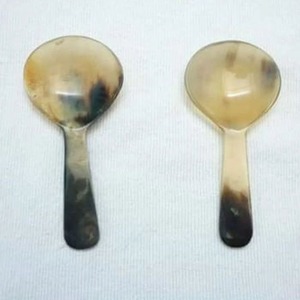 Juego de Cucharas para Servir Ensalada de Cuerno de Búfalo Vintage Ecológicas de FAIZA CRAFT Uttar Pradesh con Mango Corto - Product Image 4