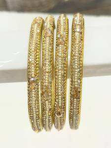 Vente en gros de bracelets en laiton MN EXPORTS pour femmes, bijoux traditionnels faits à la main, style classique de l'Uttar Pradesh pour les occasions de mariage - Product Image 3