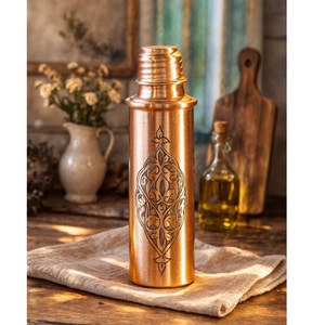Botella de Agua Metálica con Diseño de Hojas Tropicales, con Dos Tazas y Detalles en Cobre, Juego de Bebidas Portátil - Product Image 5