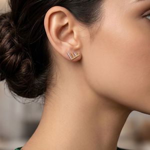 Boucles d'oreilles clous en or jaune Glowline avec diamants ronds taille brillant, diamants naturels, bijoux minimalistes pour femme, à porter au quotidien - Product Image 2