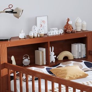 Letto singolo per bambini in noce con testiera, scaffale portaoggetti, due cassetti sottoletto e tre sponde laterali per sicurezza e protezione - Product Image 3