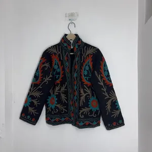 Veste en velours tricoté écologique, style Suzani, faite à la main, broderie florale, manteau bohème, vêtement d'extérieur unique en coton - Product Image 4