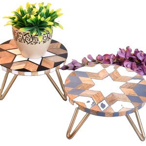 Royal Fusion Soporte de pastel de resina de madera hecho a mano con base de metal Bandeja de exhibición de lujo para bodas Fiestas y decoración festiva del hogar - Product Image 5