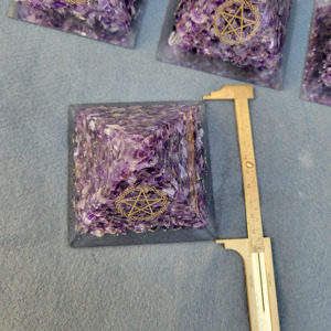 Large 9cm Natural Amethyst Crystal <b>Orgonite</b> Pyramid Handmade Gemstone Resin Decor Wholesale Gift Supply Custom Design Home Decor - Product Image 3