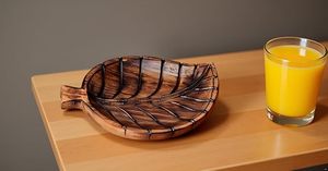 Plateau de service en bois artisanal en forme de feuille, plateau décoratif pour collations, décoration de table rustique style ferme - Product Image 4
