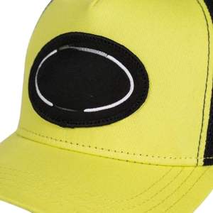 Casquette de camionneur jaune et noire avec logo personnalisé, casquette en mesh de haute qualité, réglable avec fermeture snapback, chapeau d'été pour le sport et les activités de plein air - Product Image 3