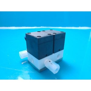 Vanne solénoïde à action directe Koganei F-DAV125-C-DB, utilisée comme pièce détachée pour équipement semi-conducteur Legacy - Product Image 1