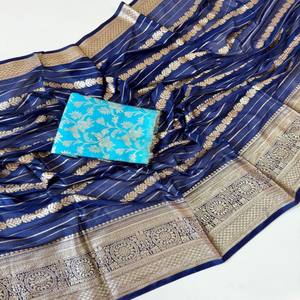 Sari VASTRA COTTAGE de viscosa pura con tejido jacquard Georgette y borde Zari, teñido a mano, con blusa de seda Dola en contraste - Product Image 1