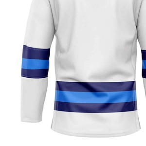 Camiseta de hockey sobre hielo de alto rendimiento diseñada con materiales ligeros, ajuste flexible y calidad duradera para partidos competitivos. - Product Image 4