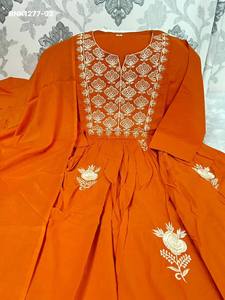 Kurti-Pant y Mul Dupatta de Algodón 60*60 con Bordado Naranja, Diseño Moderno para Uso Casual, Proveedor de la India - Product Image 5