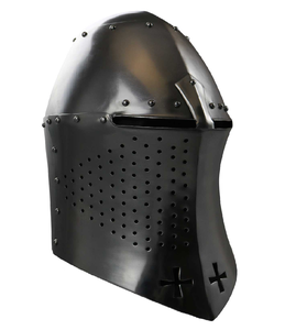 Casco réplica de Sutton Hoo con detalles intrincados, paneles en relieve plateados, adornos dorados, máscara con bigote estilizado y protectores para las mejillas. - Product Image 2