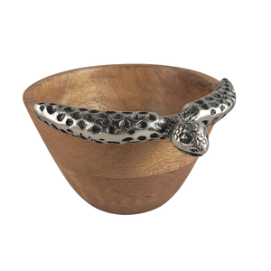 Bol de service artisanal en bois naturel avec poignée en métal, finition marron, pour salade, idéal pour la cuisine, la maison et l'hôtellerie - Product Image 6