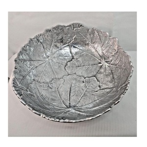 Cuenco grande de metal para dátiles, diseñado con acabado antiguo, perfecto para hoteles y servicios de catering. - Product Image 5