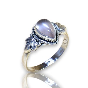 Anillo de Plata de Ley 925 con Cuarzo Rosa en Corte de Pera con Engaste de Bisel, Joyería Boho para Uso Diario, Unisex, Regalo para Mujer - Product Image 1