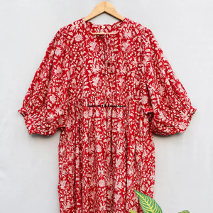 Belle robe en coton à motifs floraux, imprimée à la main, pour un usage décontracté. - Product Image 2