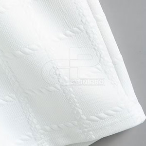 Conjunto de pantalones cortos de alto rendimiento para hombre, diseñados para brindar comodidad, flexibilidad y transpirabilidad durante el gimnasio, la carrera o el uso casual. - Product Image 5