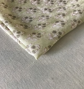 Tela de algodón estampada a mano – Pequeño estampado floral Mughal Booti |   Base Verde Salvia con Motivo Marrón Natural - Product Image 2